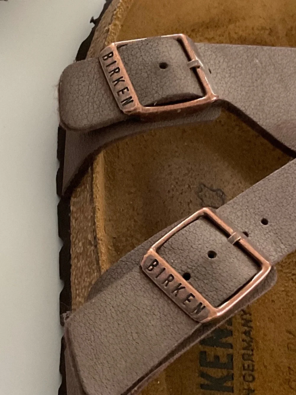 BIRKENSTOCK Yao Strap Sandal in Mocha Size 9 LIKE NEW